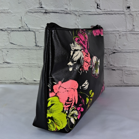 'VICTORIA'S SECRET' 'WILDFLOWER' LOGO TOP~ZIP TRAVEL/COSMETIC WRISTLET BAG - Picture 6 of 16